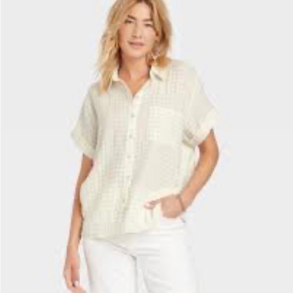 Women’s Lightweight Button Up size Medium